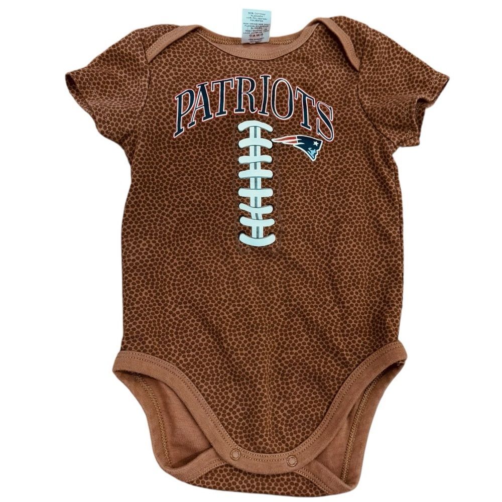 NFL Team Apparel New England Patriots Baby Unisex Football Bodysuit. 18 Months.